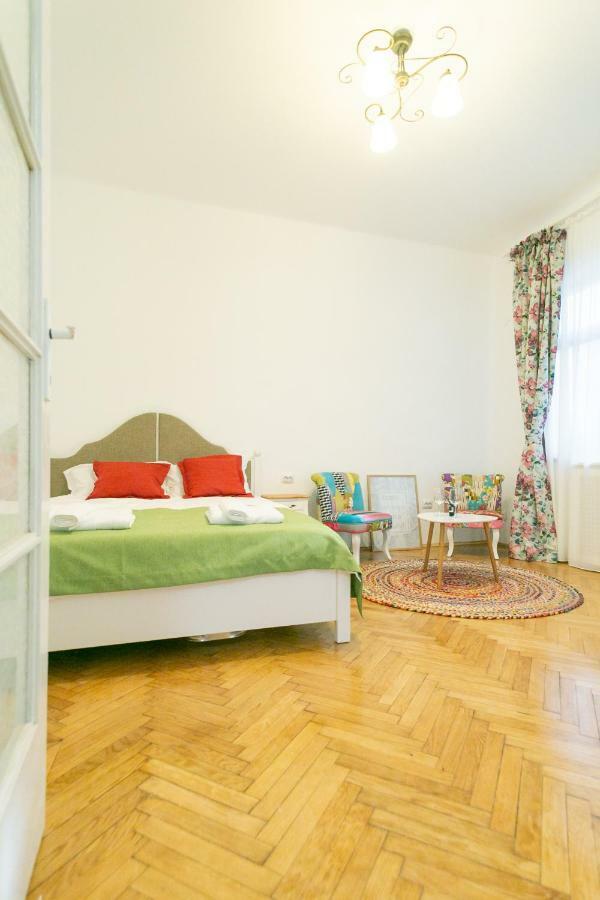 Bright Studio In The Heart Of The City With Netflix Бухарест Экстерьер фото