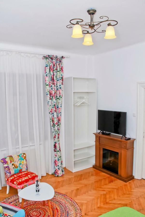 Bright Studio In The Heart Of The City With Netflix Бухарест Экстерьер фото